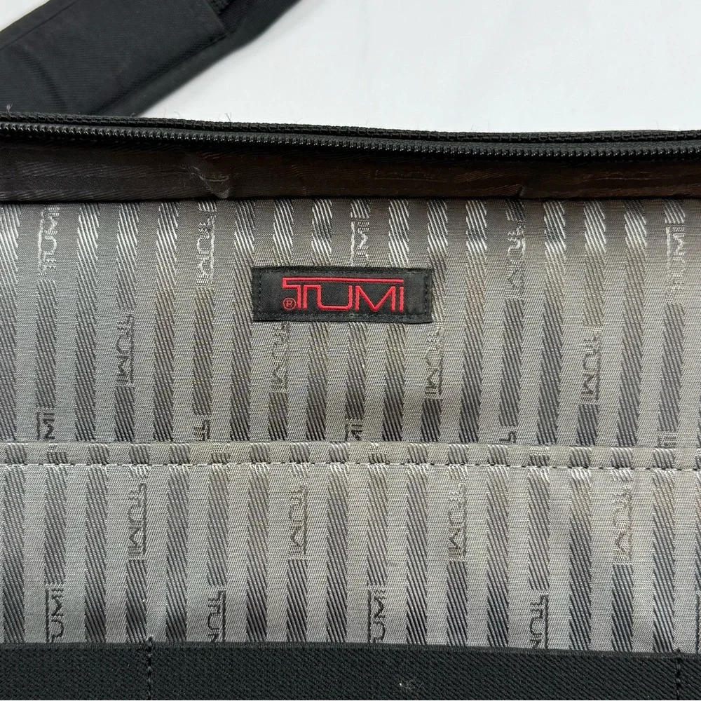 Tumi Business Travel Briefcase Shoulder Bag Black Nylon 2 Way Laptop Case